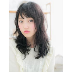 黒髪で凛とした ”ふんわりカール”
