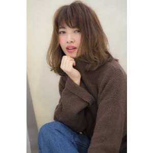 簡単スタイリングの無造作パーマ　セミディ