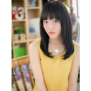 印象的な黒髪ストレート