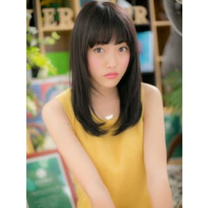 印象的な黒髪ストレート