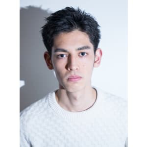 大人立ち上げバングの刈り上げスポーティースタイル