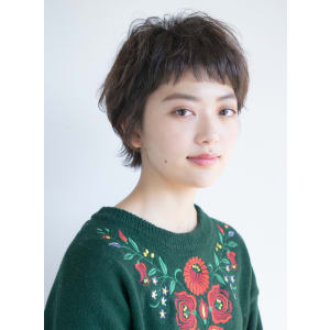 大人ベビーバングのひし形ショートパーマ