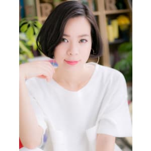モードレトロなフェミニンボブ