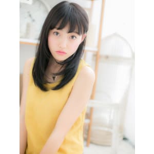 印象的な黒髪ストレート