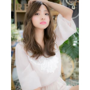 無造作ウェーブでフェミニンロング