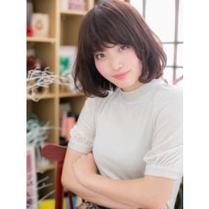 重く見えない暗髪ミディ