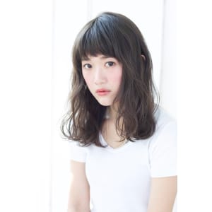 ミディアムウェーブの外国人風ヘア【N-575】