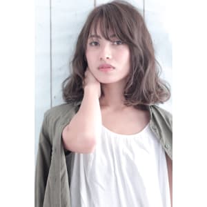 ウェーブヘアー×カーキグレージュ 