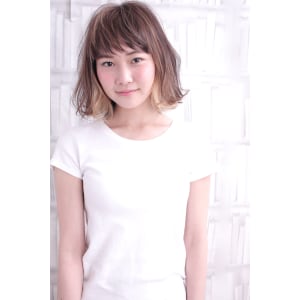 毛先のワンカールパーマをあえて外はねさせたボブ