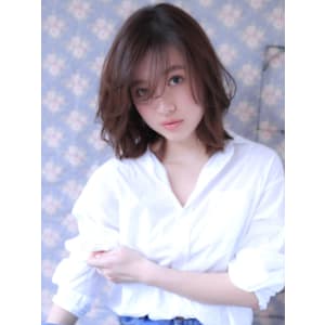 小顔もふんわり感も両方GET！ おしゃれ心が高まる欲張りミデ