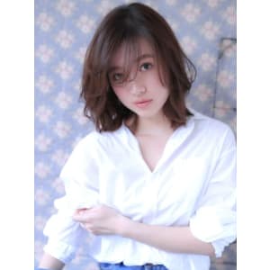 大人可愛いツヤミディアムボブ