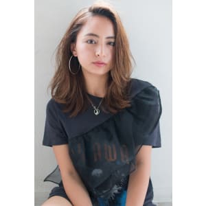 大人女子必見！揺れるレイヤーセミロング　Tー２４９