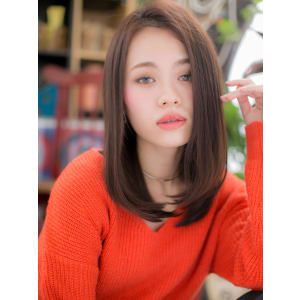 美人オーラ振りまく、フェミニンストレート