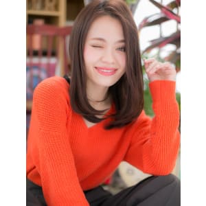 美人オーラ振りまく、フェミニンストレート