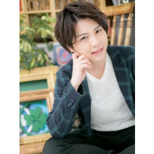 動きをつけた大人めショート