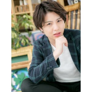 動きをつけた大人めショート