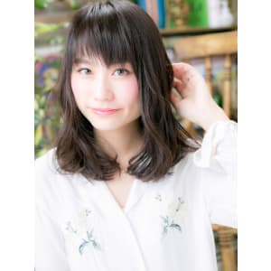 ナナメショートバングが可愛い♪