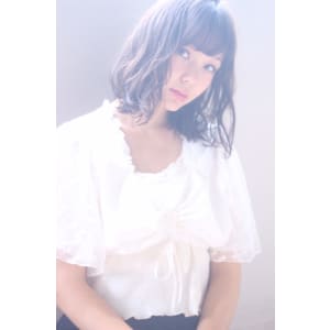 大人フェミニンカーキーアッシュ柔らかなウェーブ