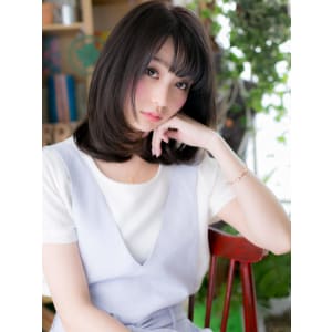 重厚感ある…黒髪美人クラシカル