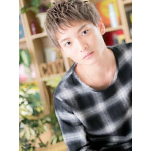 ハイトーンの束感マッシュ