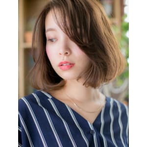 揺れるAライン、大人ボブ