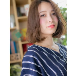 揺れるAライン、大人ボブ