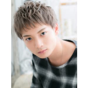 ハイトーンの束感マッシュ