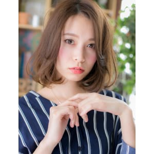 揺れるAライン、大人ボブ