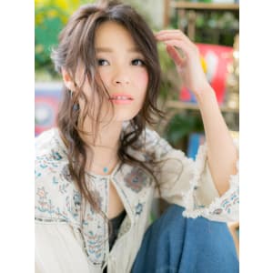 ボヘミアンテイストがオシャレ♪ハーフアップ