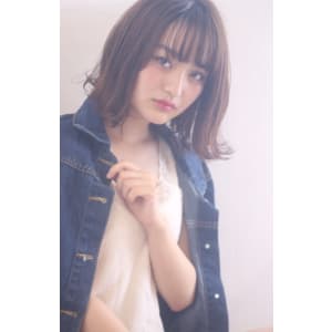 大人カーキーアッシュ切りっぱなしボブ