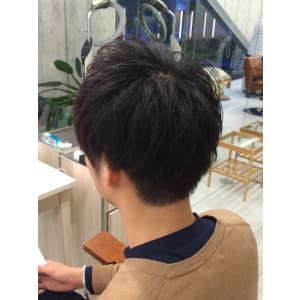 ナチュラルな刈り上げツーブロックショート