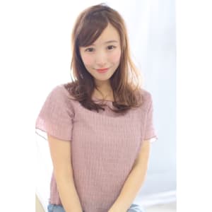 毛先パーマでラフに動く大人ミディ
