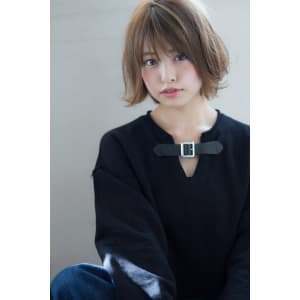 外ハネボブ。大人の簡単スタイリングフォギーグレージュ
