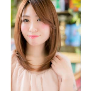 斜めバングのセミディストレート