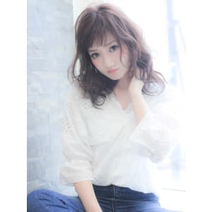 Ｌａ　Ｂｌｅｓｓ絶妙な透け感バングで大人ミディアムヘア