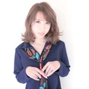 内巻き・外ハネ自由自在の大人気レングス