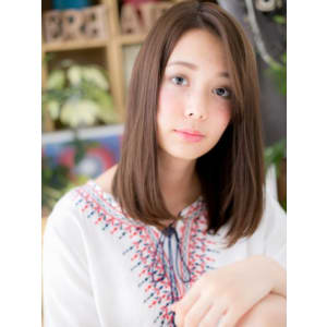 アシンメトリー…大人かわいい前下がりセミディ