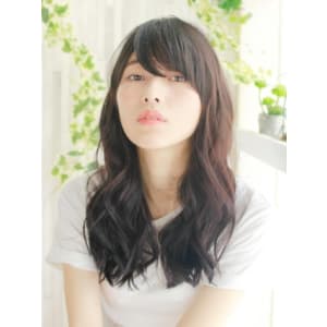 ヘルシーな黒髪ゆるウェーブ