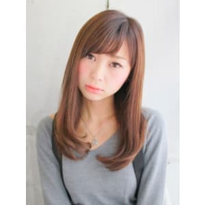 ストレートヘアーのナチュラルスタイル