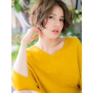 アンニュイ顔…前下がり＆くせ毛風カール