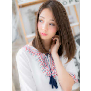 アシンメトリー…大人かわいい前下がりセミディ