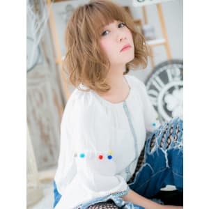 大人かわいい♪くせ毛風の小顔ボブ