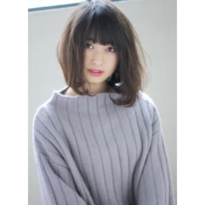 白髪も綺麗に染まるグレージュカラー　ゆるふわなワンカール