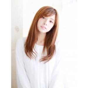 ツヤ感たっぷりマロンカラーのツヤストレート