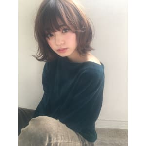 小顔くびれフェミニン外ハネパーマ
