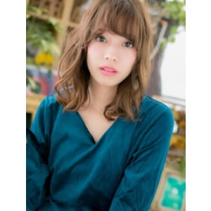 モテ要素たっぷり♪くせ毛風抜け感セミディ