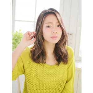 ミックスカールのルーズヘアースタイル