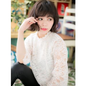 カジュアル＆フェミニン…くせ毛風大人ボブ