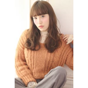 大きめカールでゆるふわウェーブヘア