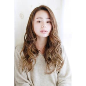 毛先グラデーションのミックスカールスタイル